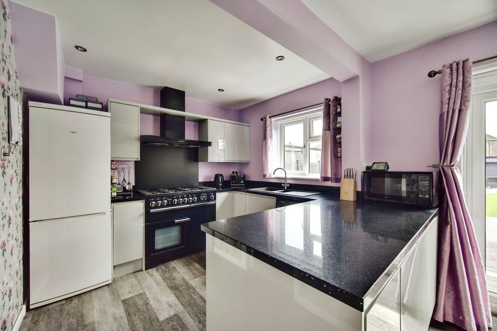 Property photo 3 of 20 Open Plan Modern Kitchen/Diner