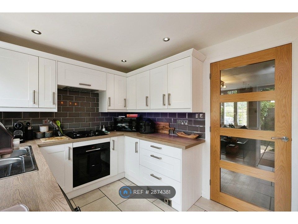 Property photo 2 of 17 Kitchen