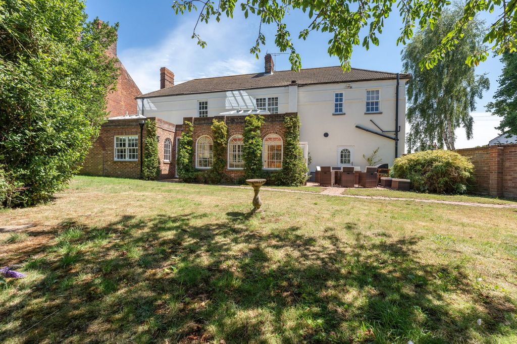 Property photo 2 of 37