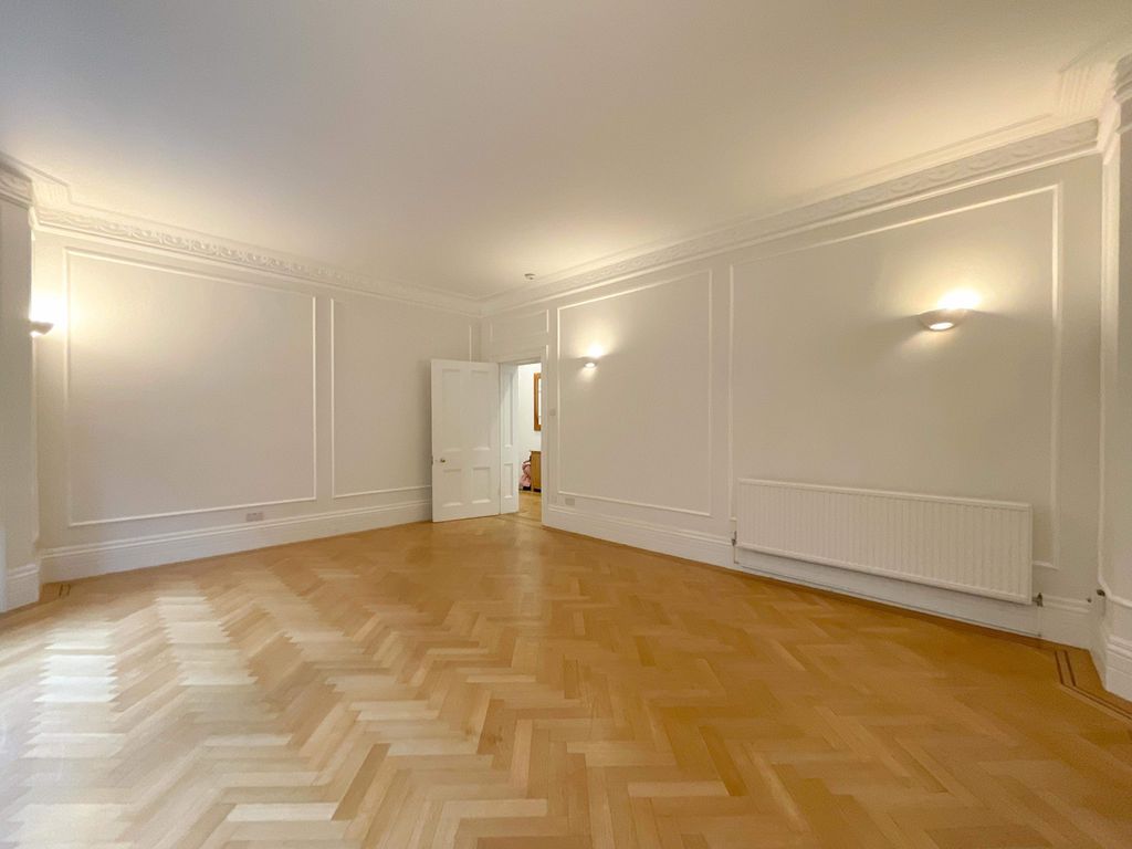 Property photo 2 of 10 Lounge