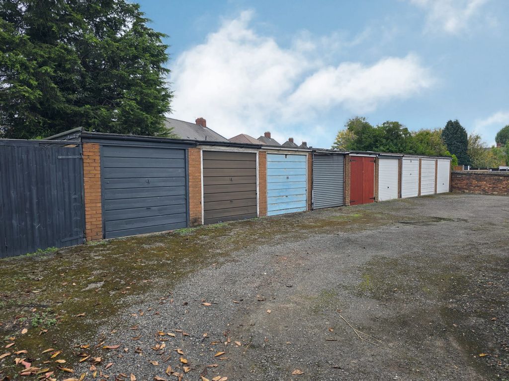 Property photo 2 of 15 Garage