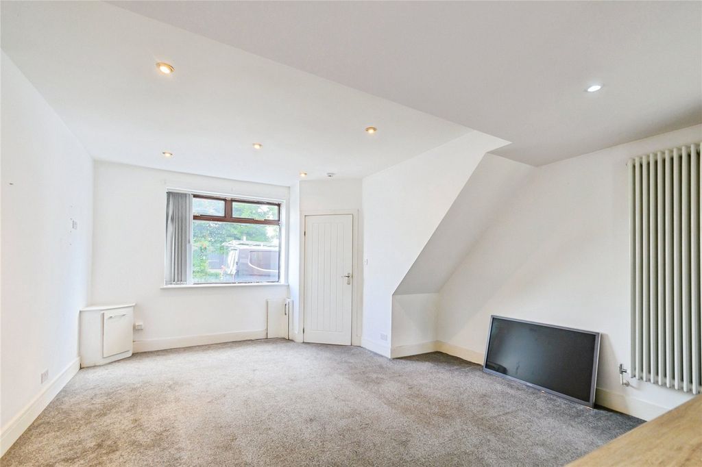 Property photo 2 of 19 Picture No. 28