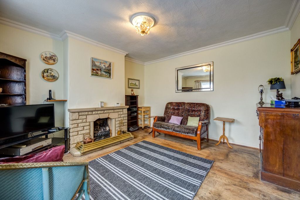 Property photo 2 of 27