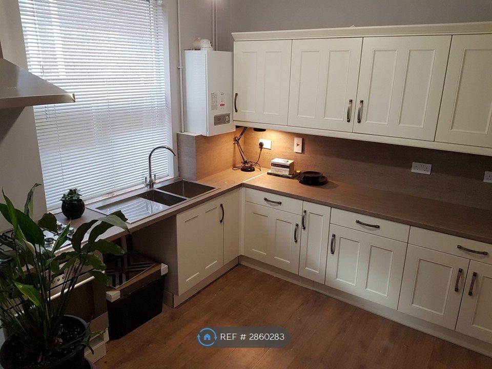 Property photo 1 of 8 Shared Kitchen