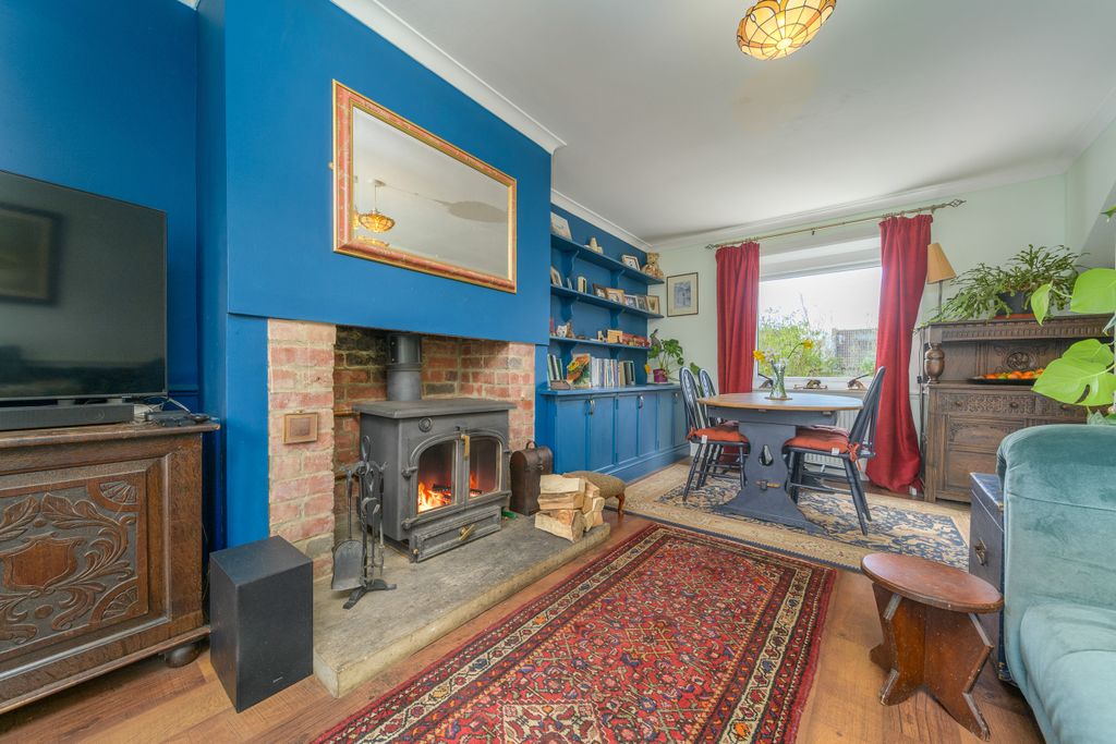 Property photo 2 of 37 Lounge Diner-3