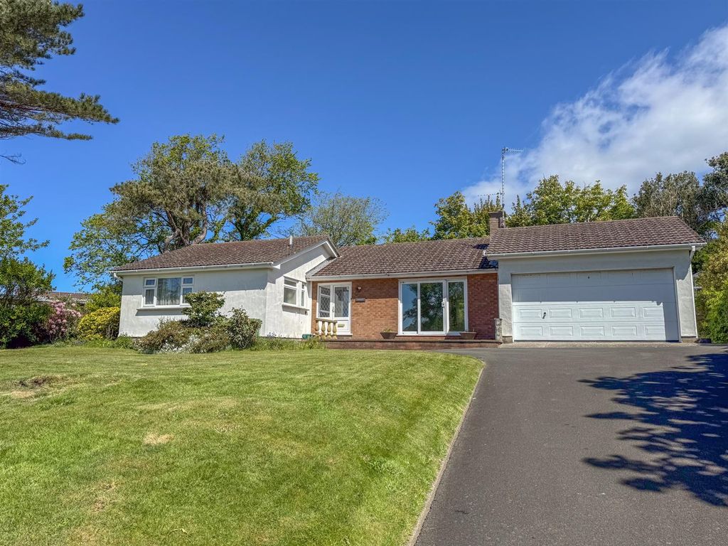 Property photo 1 of 24 1 Links Close (2).Jpg