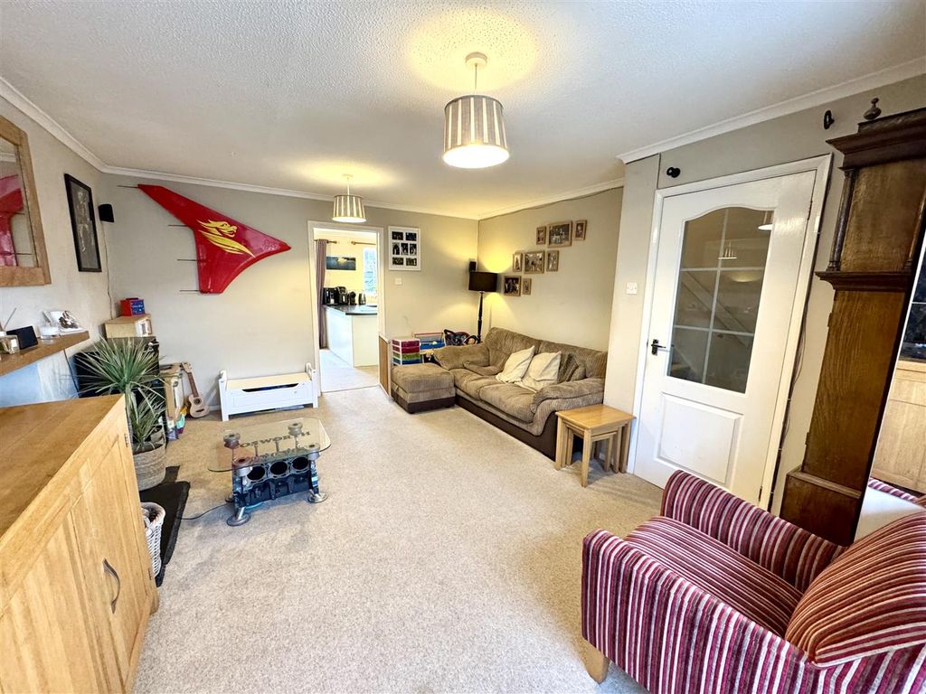 Property photo 3 of 17 Living Room