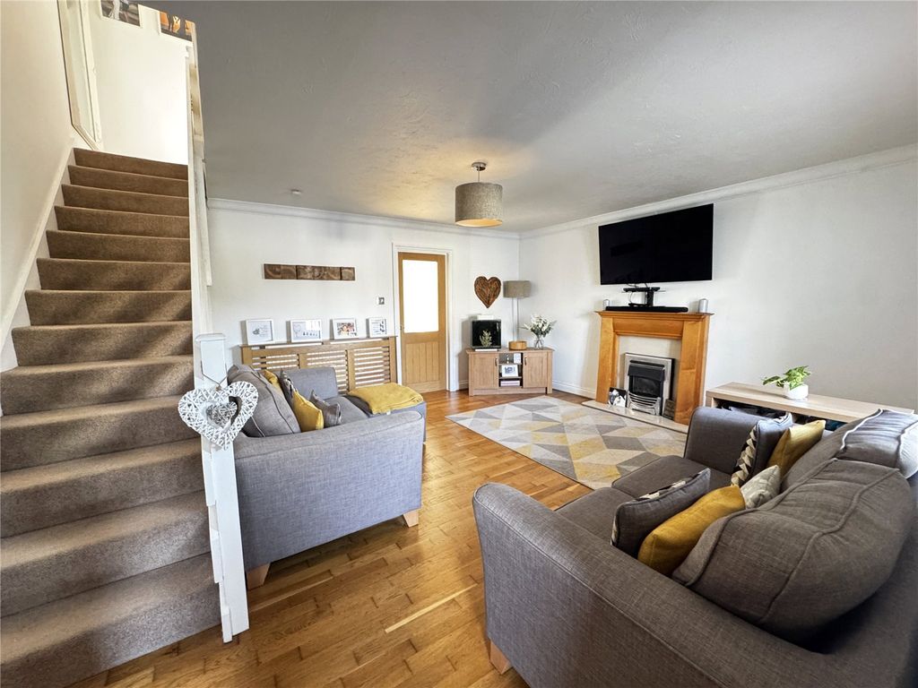 Property photo 2 of 28 Picture No. 16