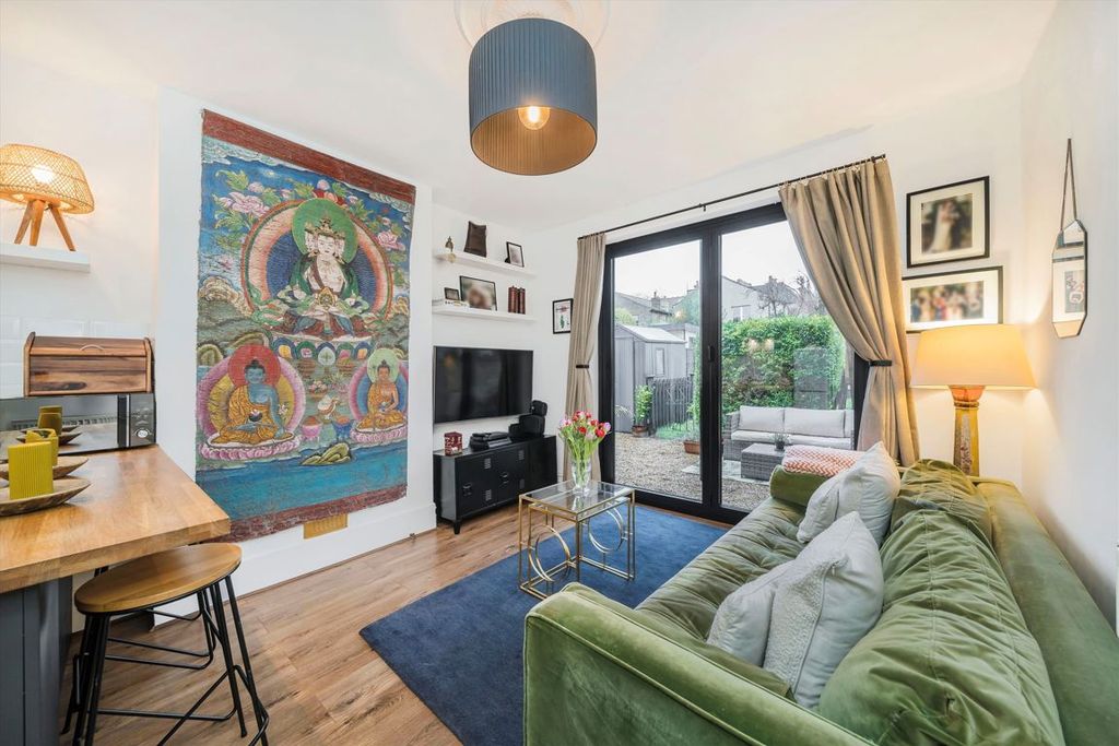 Property photo 1 of 8