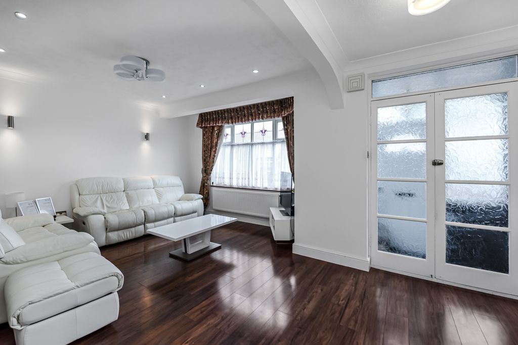Property photo 3 of 15