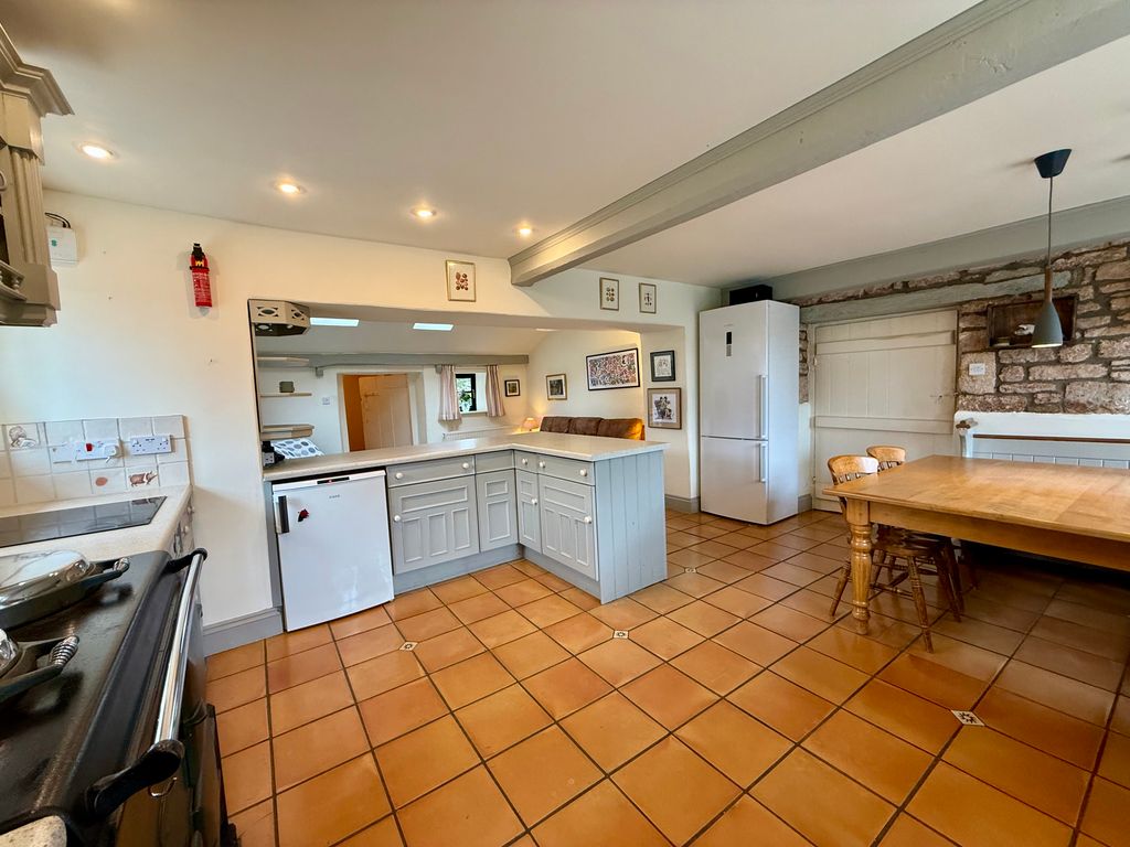 Property photo 3 of 26 Kitchen