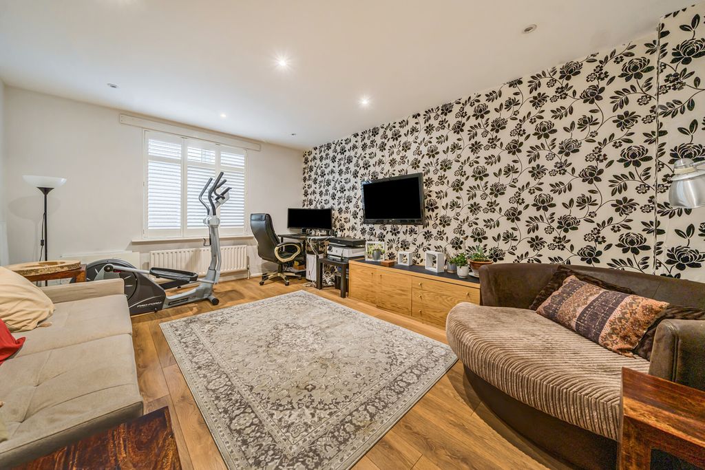 Property photo 3 of 18 1349344-13-68Df92...