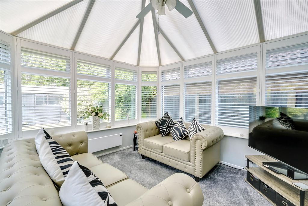 Property photo 3 of 24 Conservatory