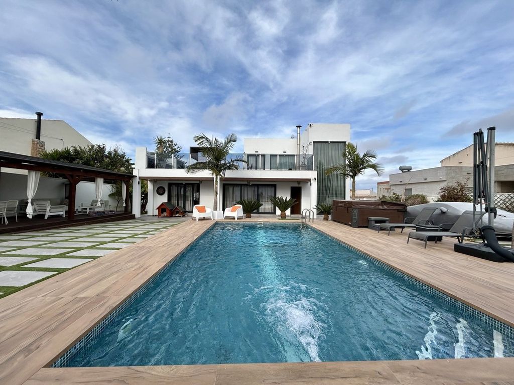 Property photo 3 of 45