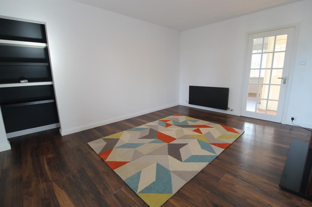 Property photo 3 of 13 Lounge 2
