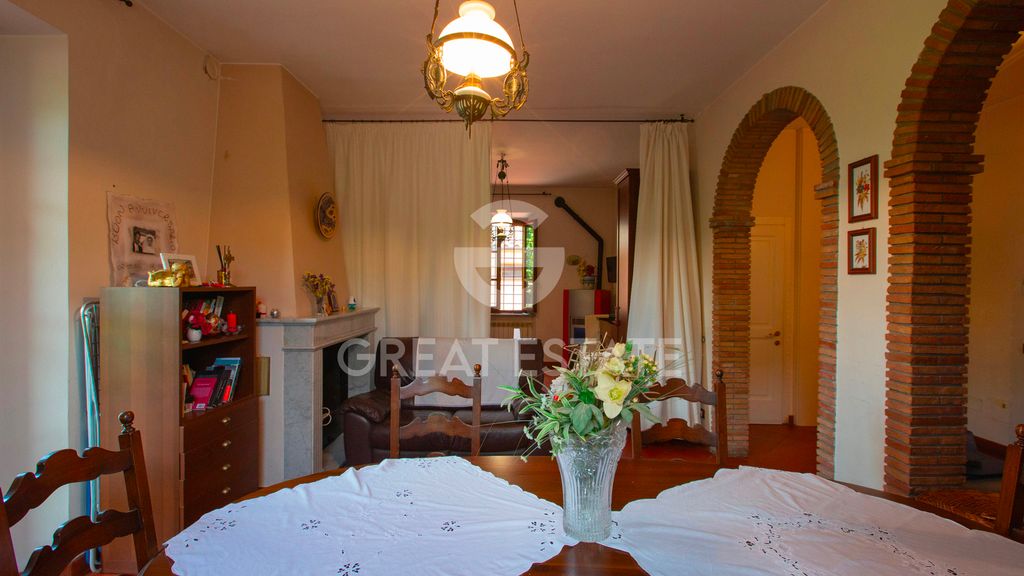 Property photo 2 of 22 Interiors