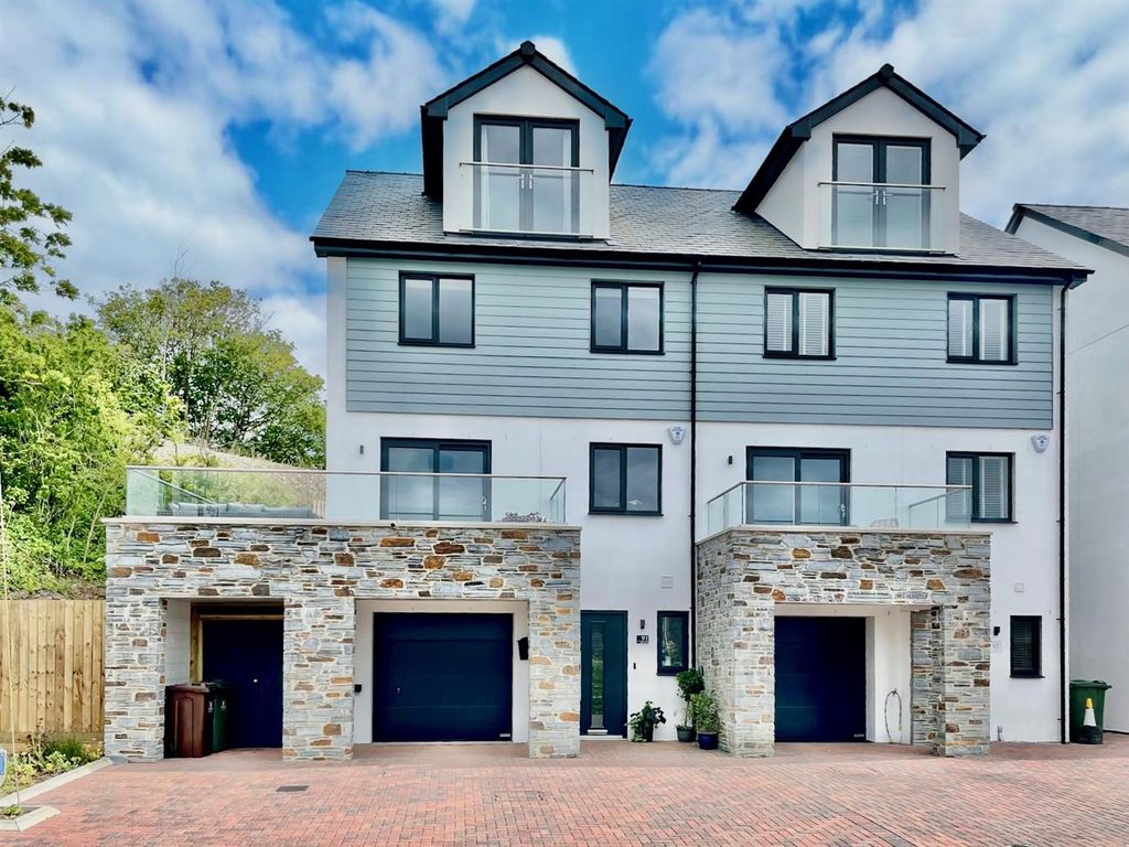 Property photo 1 of 28 Front.Jpeg