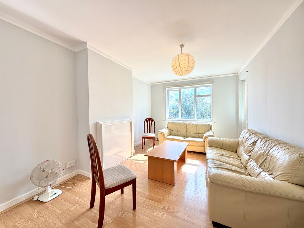 Property photo 3 of 28