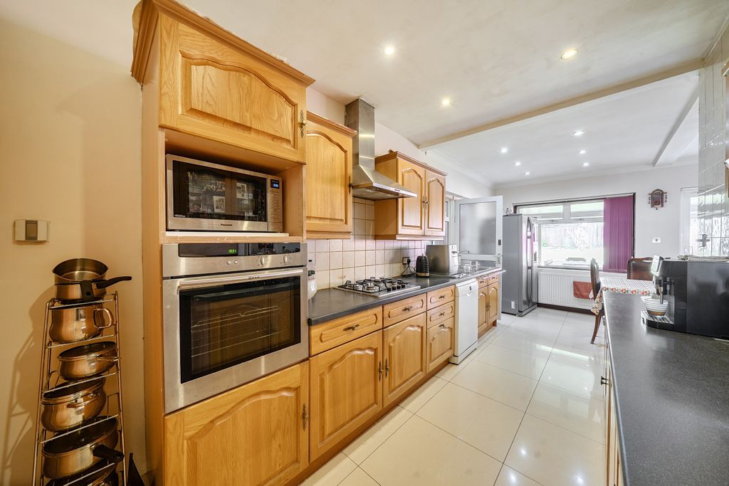 Property photo 2 of 16 1458213-18-6A05E5Ed70227