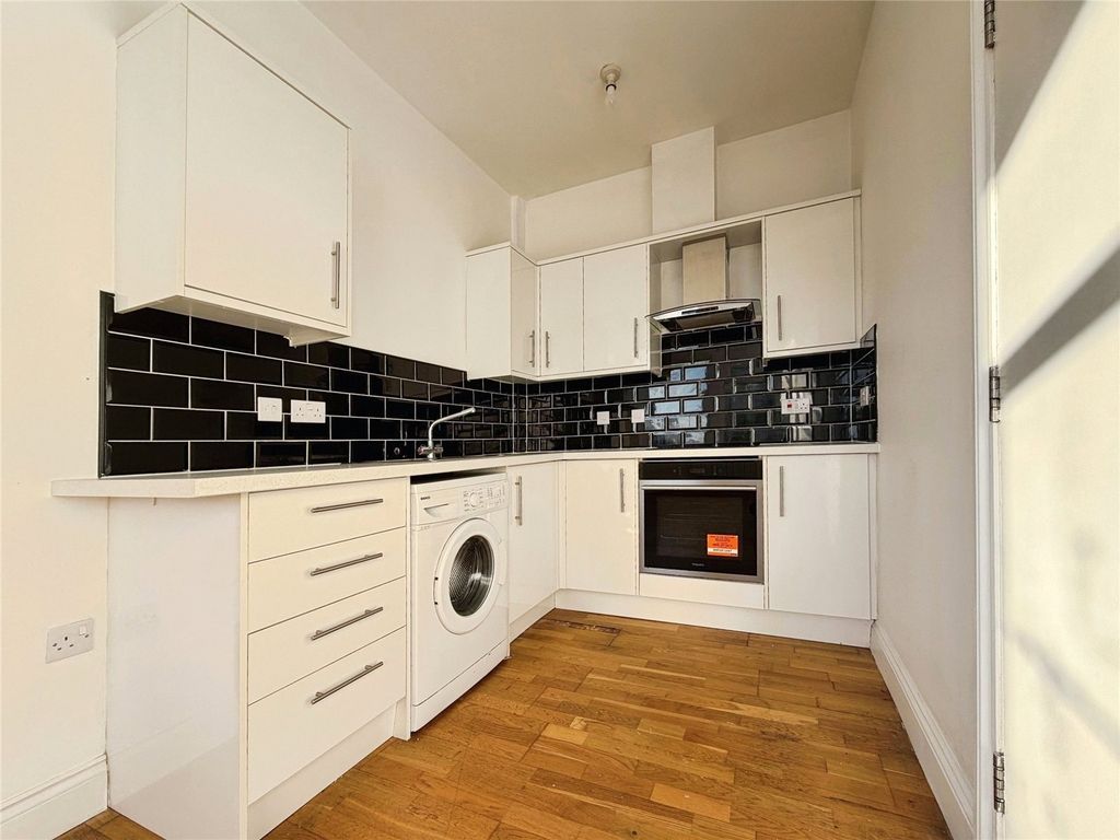 Property photo 2 of 10 Picture No. 11