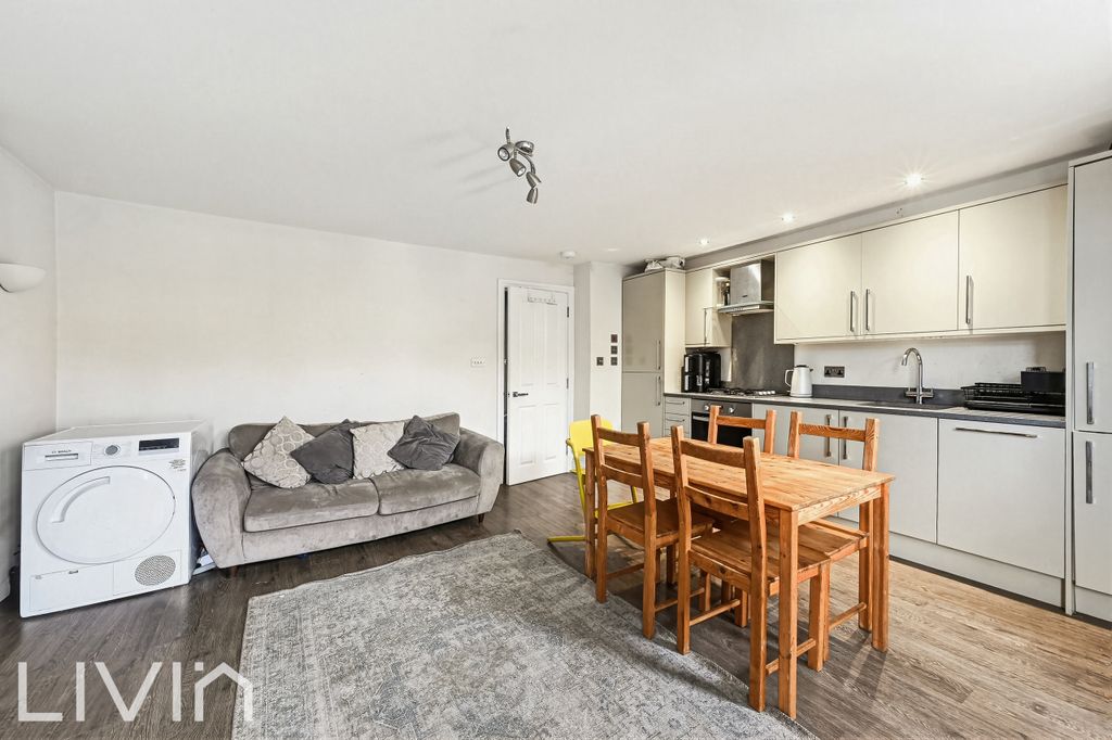 Property photo 2 of 9 Chatsworth Road,53,6 -11