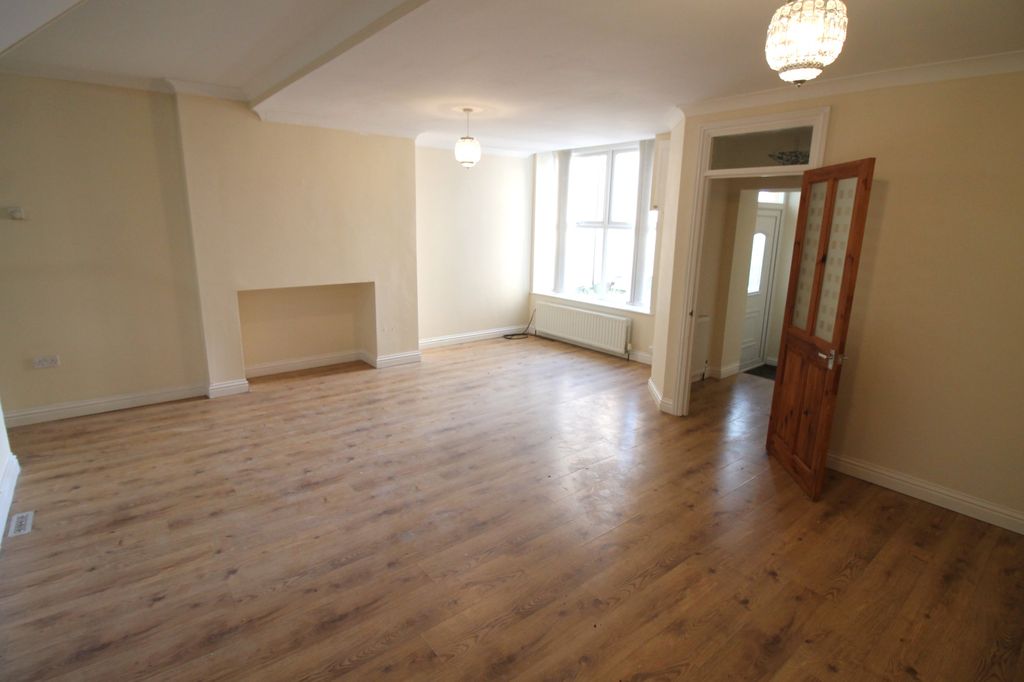 Property photo 3 of 11 Living Room (2)