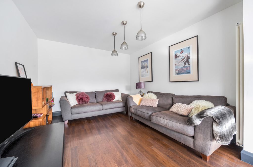 Property photo 3 of 28 1374280-11-690E5c...