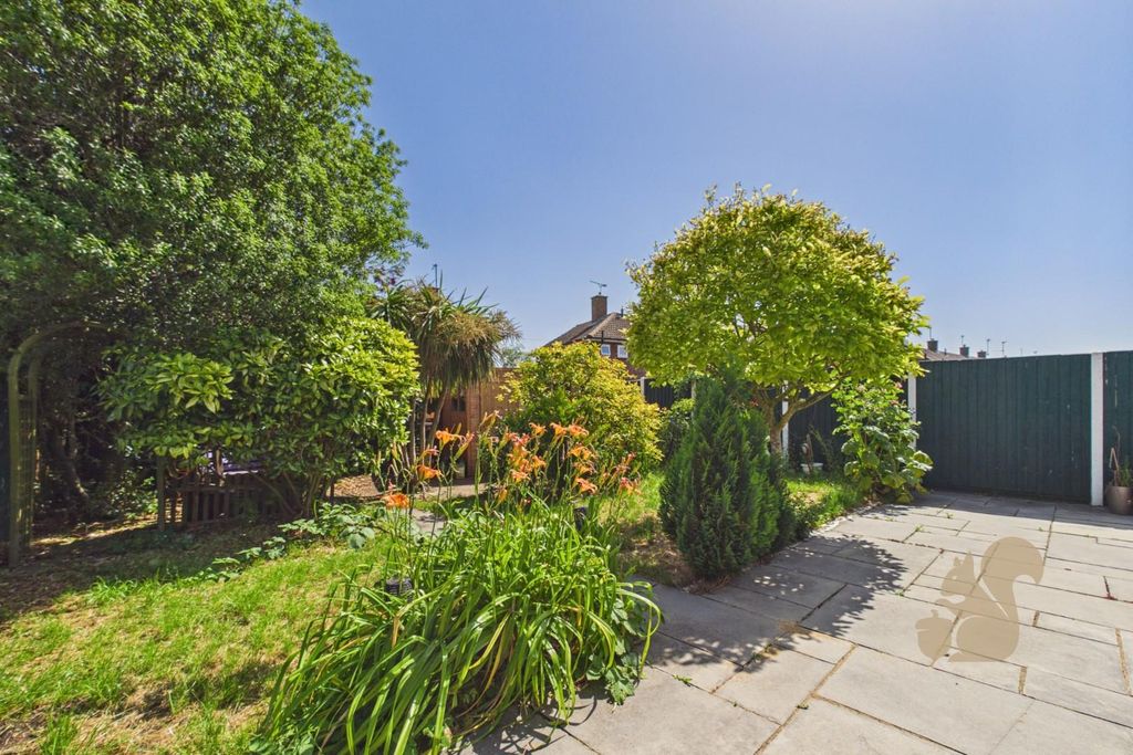Property photo 3 of 17 Garden