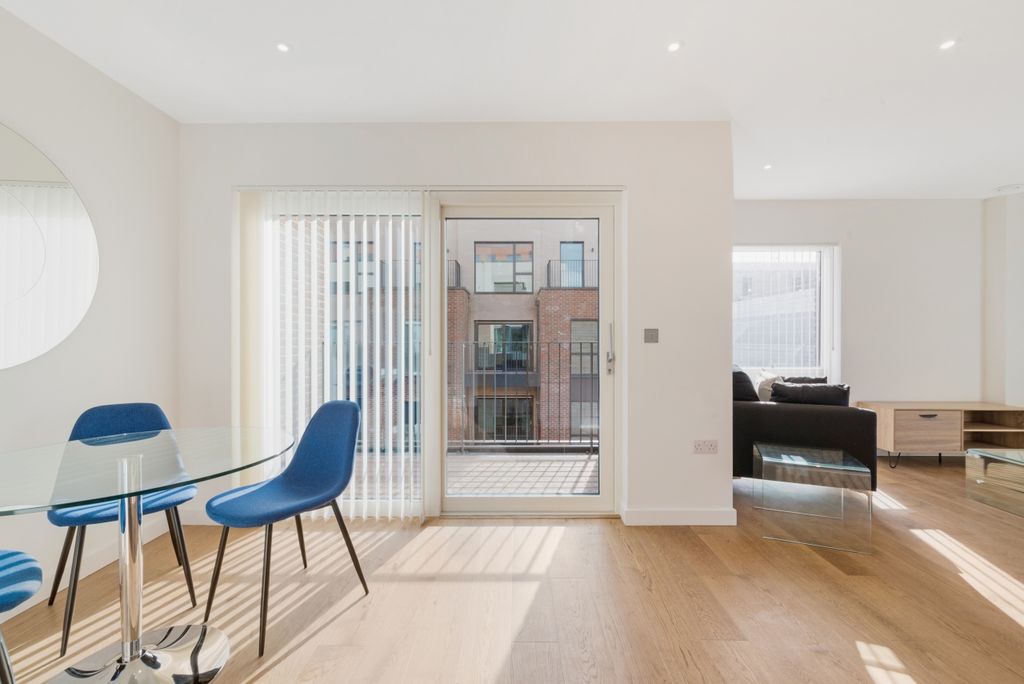 Property photo 3 of 10 Living Area