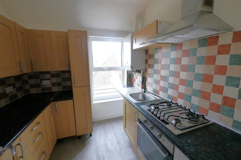 Property photo 2 of 7 Kitchen