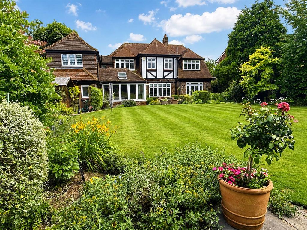 Property photo 2 of 33 Birchwood House.Jpg