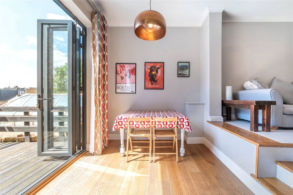 Property photo 2 of 10