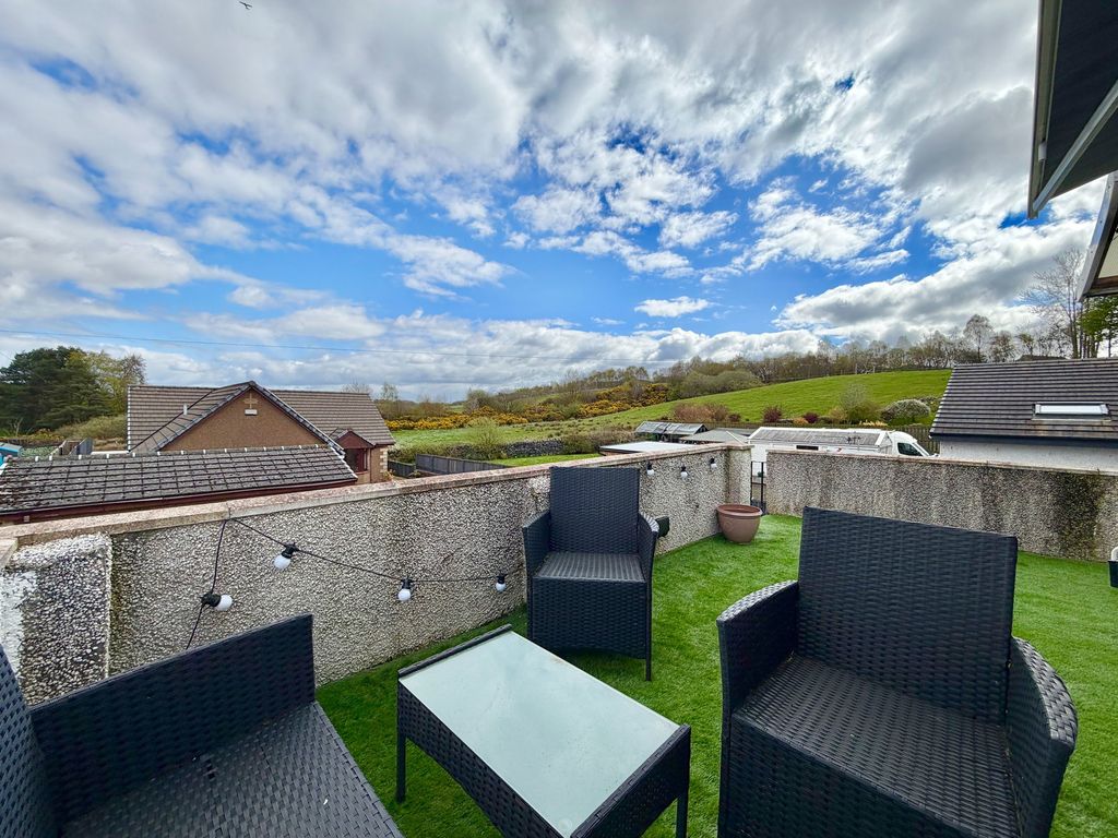 Property photo 3 of 28