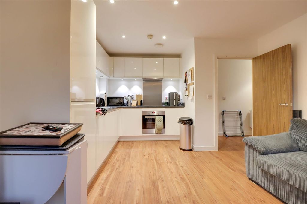 Property photo 2 of 7 Flat 5 Ramsden Court Inside.Jpg