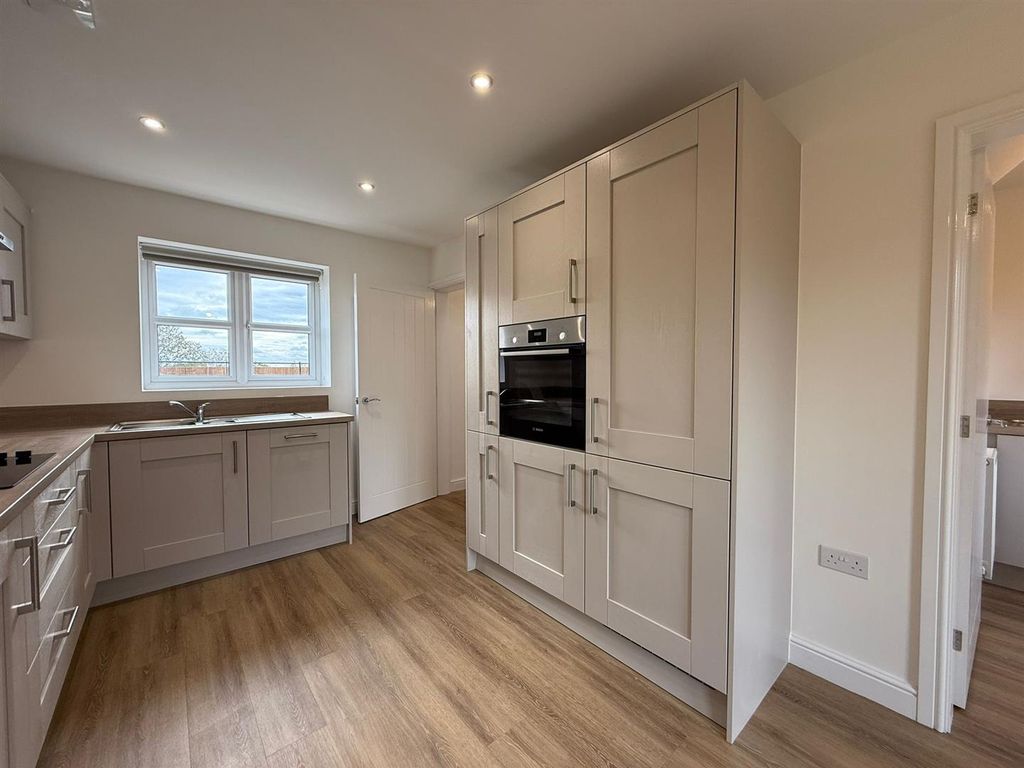 Property photo 2 of 18 Kitchen