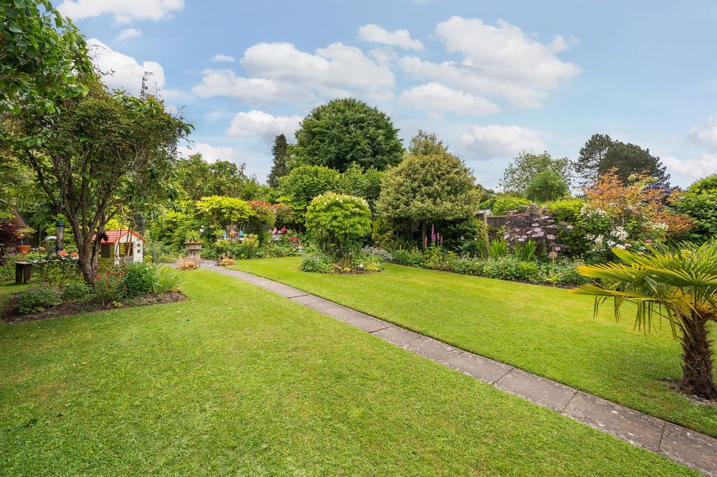 Property photo 2 of 24