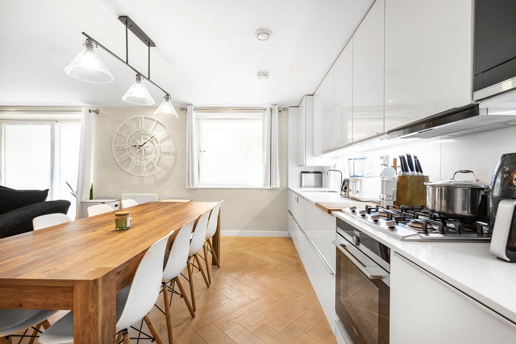 Property photo 2 of 18 Kitchen