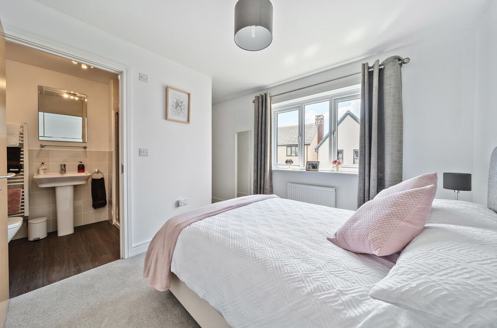 Property photo 1 of 22 1300724-14-683Db0...
