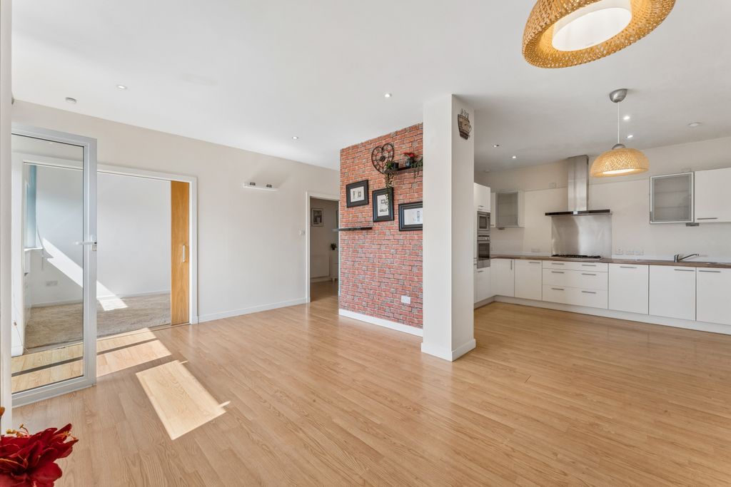 Property photo 3 of 17 General _Dsc4045