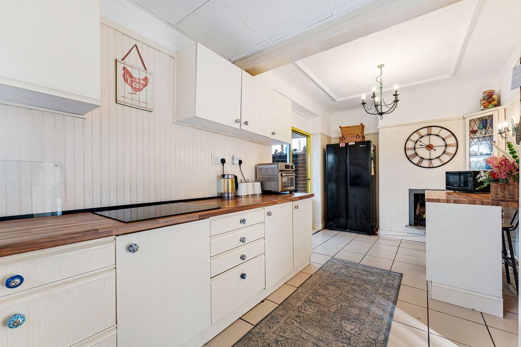 Property photo 2 of 25