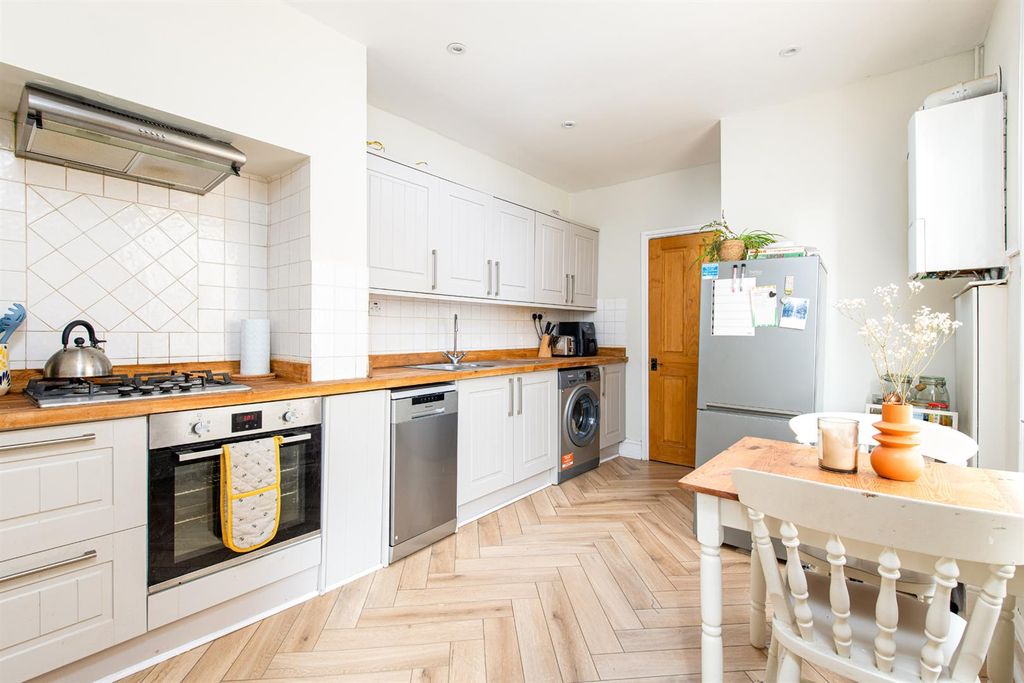 Property photo 3 of 15 Kitchen_1.Jpg