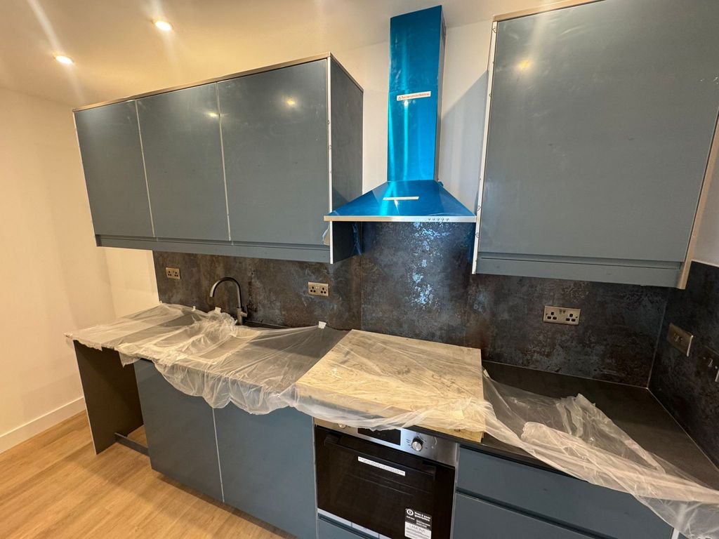 Property photo 1 of 4 Studio To Rent North End, Croydon Cr0