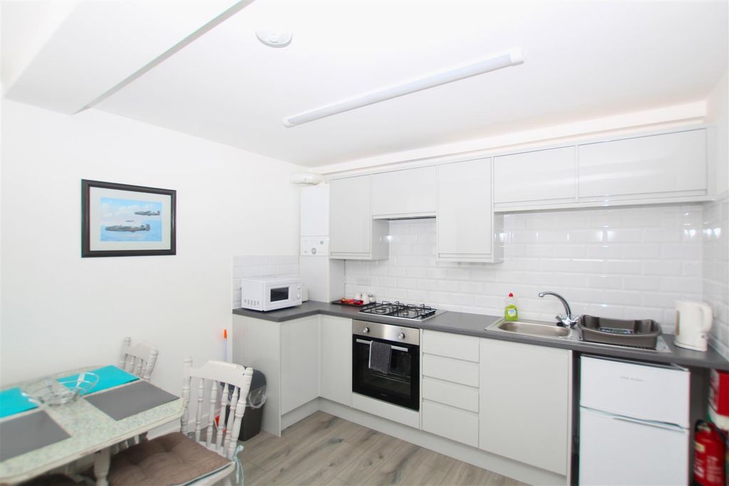 Property photo 3 of 5 Kitchen