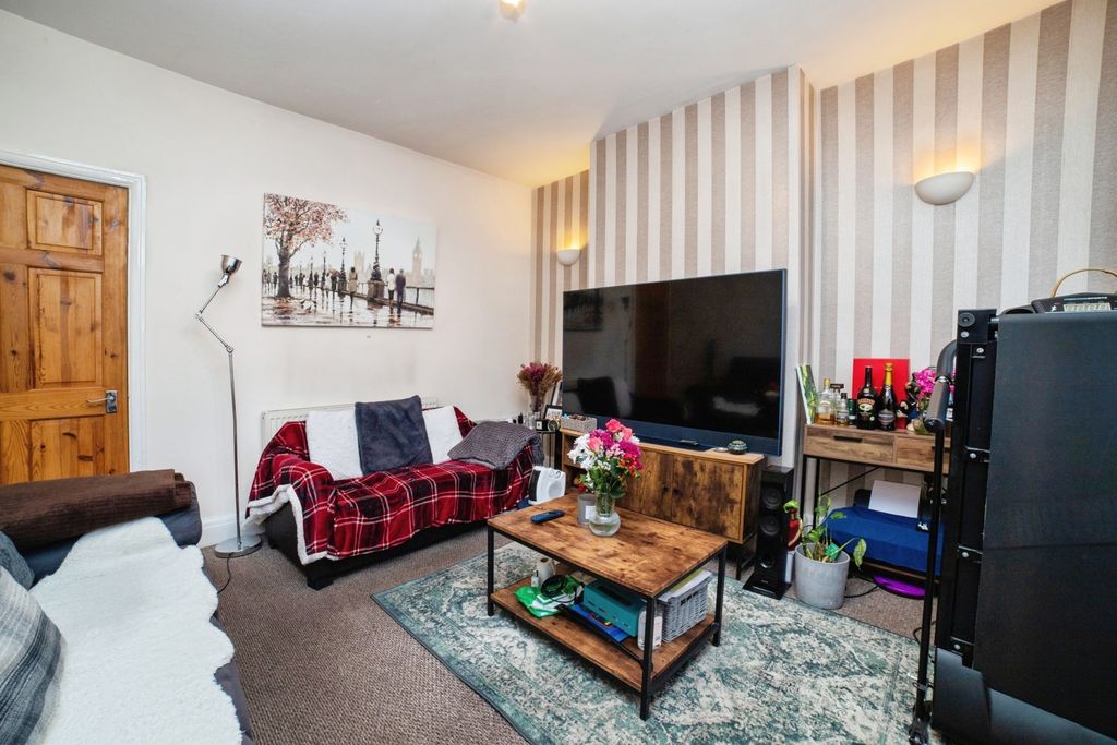 Property photo 3 of 17 Pbox-Img.Jpg