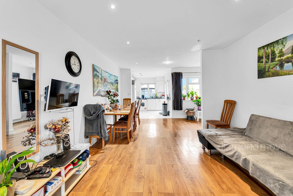 Property photo 1 of 14 Photo 11