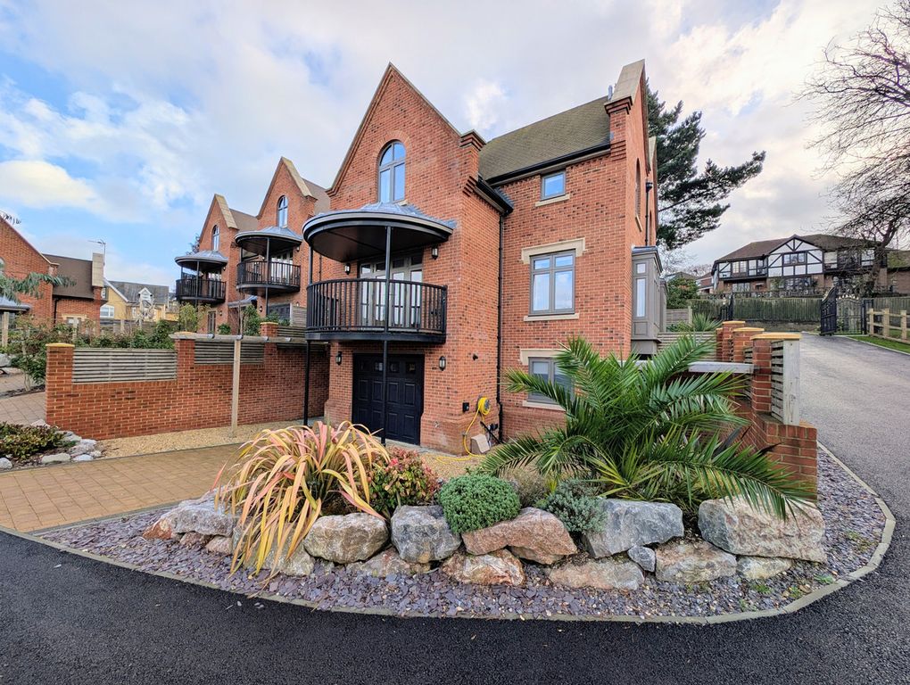 Property photo 1 of 31