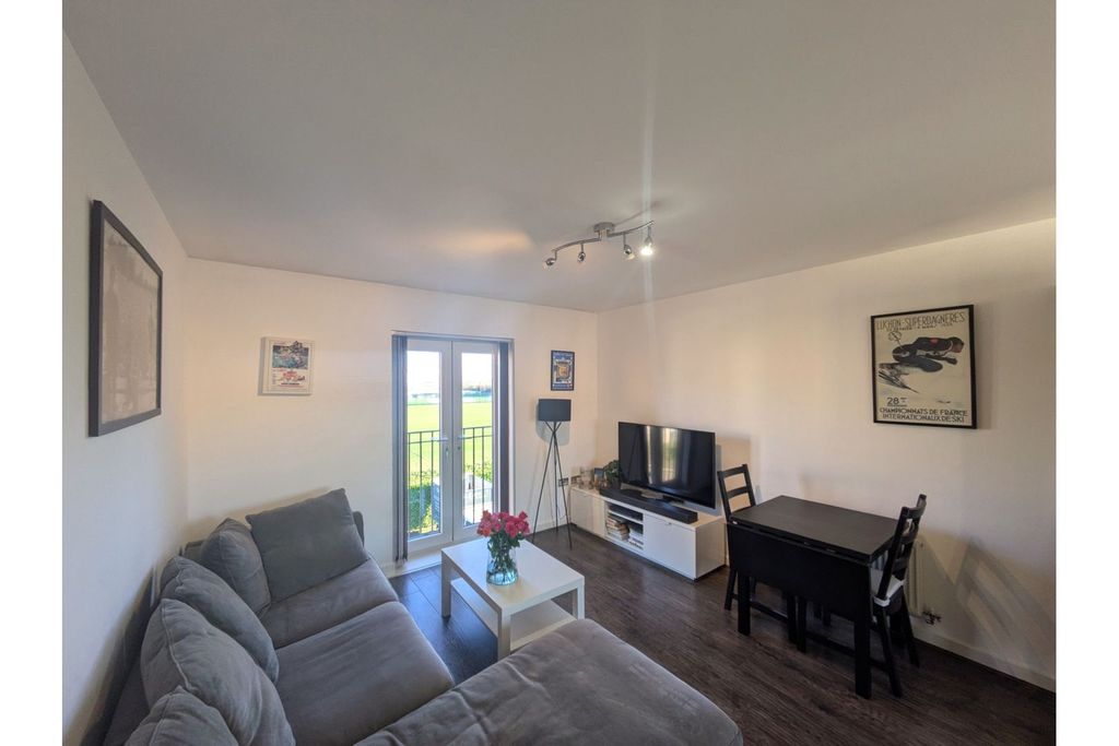 Property photo 2 of 12 Living Room