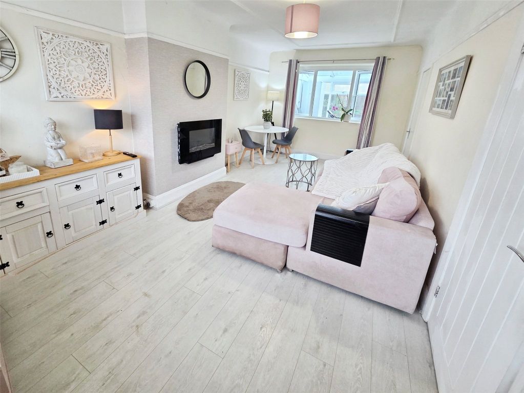 Property photo 2 of 18 Lounge