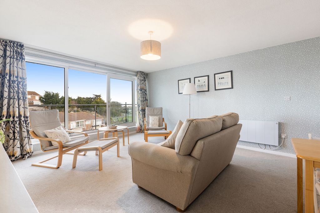 Property photo 2 of 12 A05 - 1A Silverbridge Close Paignton - 250113