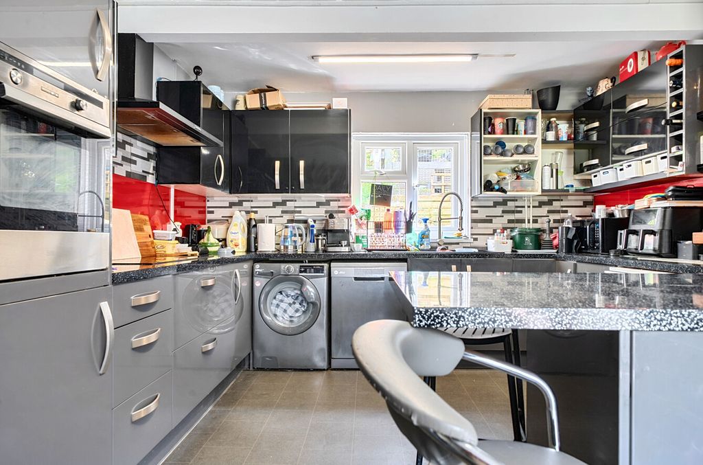 Property photo 3 of 21 1446477-12-69E64c...
